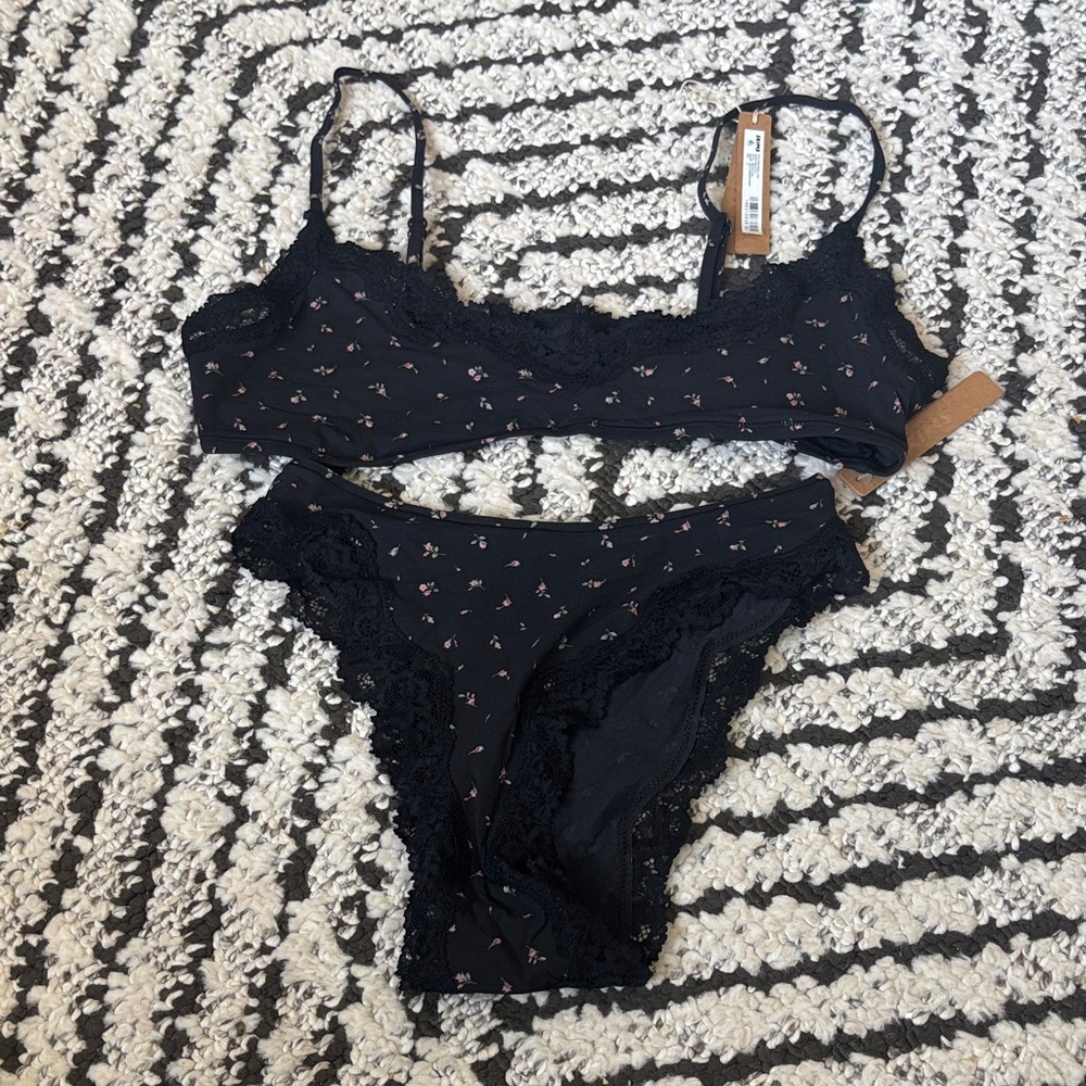Skims Black Lace Women's Intimate Set